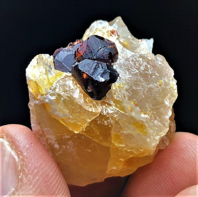 13.6 Grams Garnet With Quartz (1 of 4)