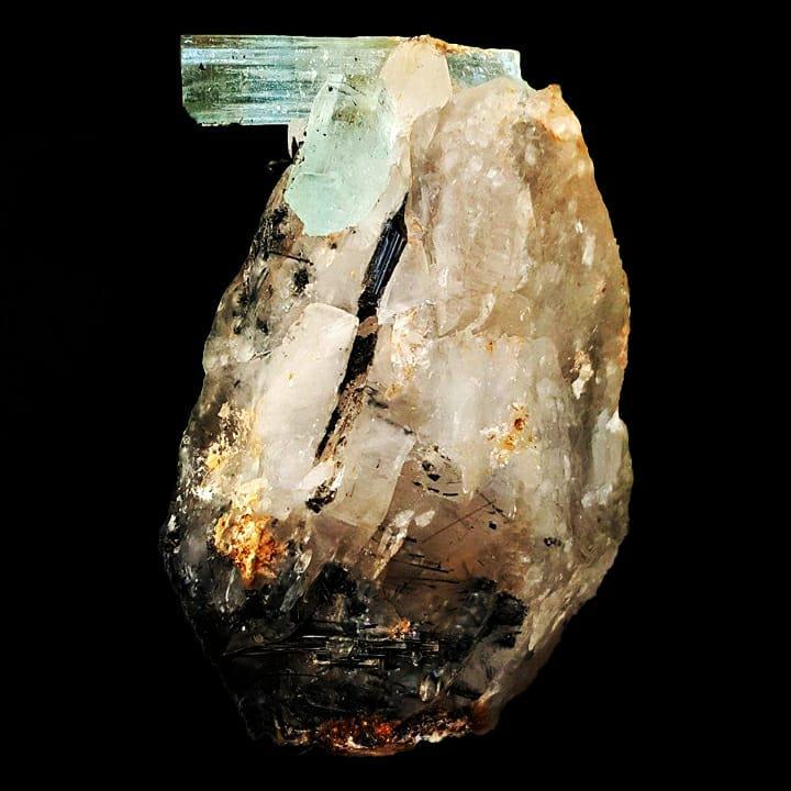 181.9 Aquamarine with Quartz and tourmaline: 181.9 Naturally Termianted Twin Aquamarine Crystals with Quartz and tourmaline - 81X58X32 mmShipping Rate: $23.00 .shipping rates are determined by Parcel weight and destination.Combined shipping: We 