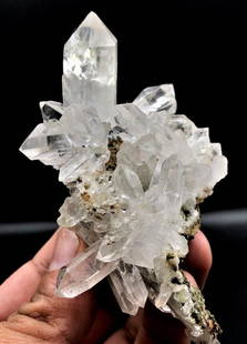 Clear Quartz Cluster - 110 Grams: Clear Quartz Cluster - 110 Grams - 95X57X41 mmShipping Rate: $95.00 .shipping rates are determined by Parcel weight and destination.Combined shipping: We offer combine shipping on multiple items