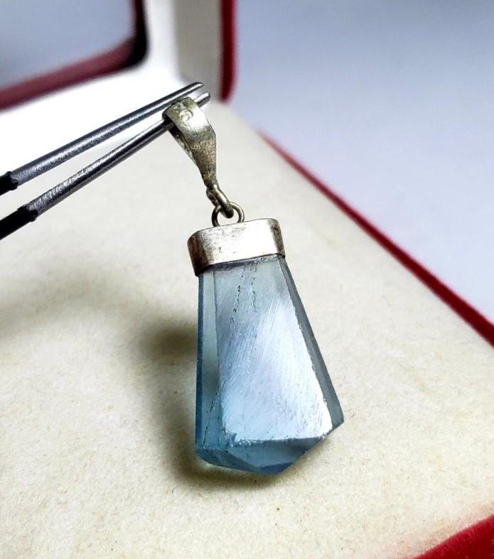 Pure Silver Good Quality Fluorite Pendant: Pure Silver Good Quality Fluorite Pendant Shipping: $23.00. Shipping rates are determined by Parcel weight and destination.