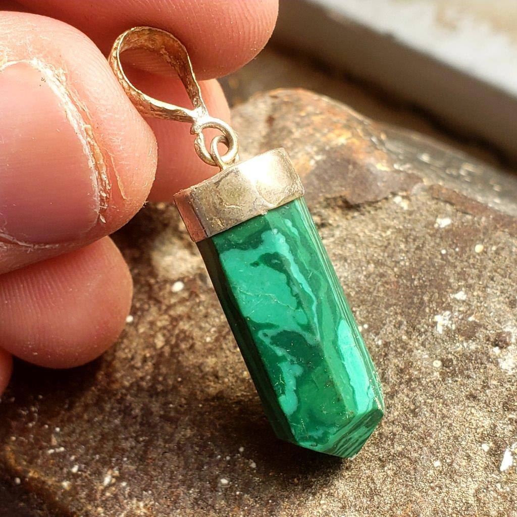 Sterling Silver Malachite pendant: Sterling Silver Malachite pendant - 27X9X8 mm Shipping: $23.00. Shipping rates are determined by Parcel weight and destination.