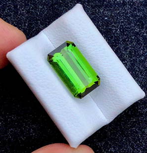 4.05 Carats Amazing Natural Green Tourmaline: 4.05 Carats Amazing Natural Green Tourmaline - 12X7X5 mmShipping Rate: $15.00 .shipping rates are determined by Parcel weight and destination.Combined shipping: We offer combine shipping on multiple