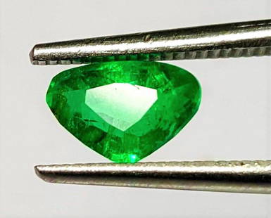 AA Quality Heart Emerald - 0.65 Carats: AA Quality Heart Emerald - 0.65 Carats - 5X7X4 mmShipping Rate: $15.00 .shipping rates are determined by Parcel weight and destination.Combined shipping: We offer combine shipping on multiple items