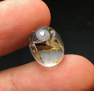 Rutiled Quartz Natural - 7 Carats: Rutiled Quartz Natural - 7 Carats Shipping: $23.00. Shipping rates are determined by Parcel weight and destination.