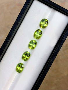 6.5 Carats Jewelry Size Peridot Lot: 6.5 Carats Jewelry Size Peridot Lot Shipping: $23.00. Shipping rates are determined by Parcel weight and destination.