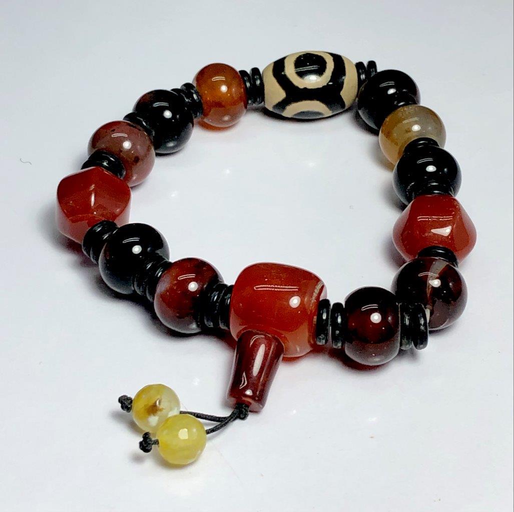 Agate Raven and skull charm Bracelet: Agate Raven and skull charm BraceletShipping Rate: $23.00 .shipping rates are determined by Parcel weight and destination.Combined shipping: We offer combine shipping on multiple items purchased to re