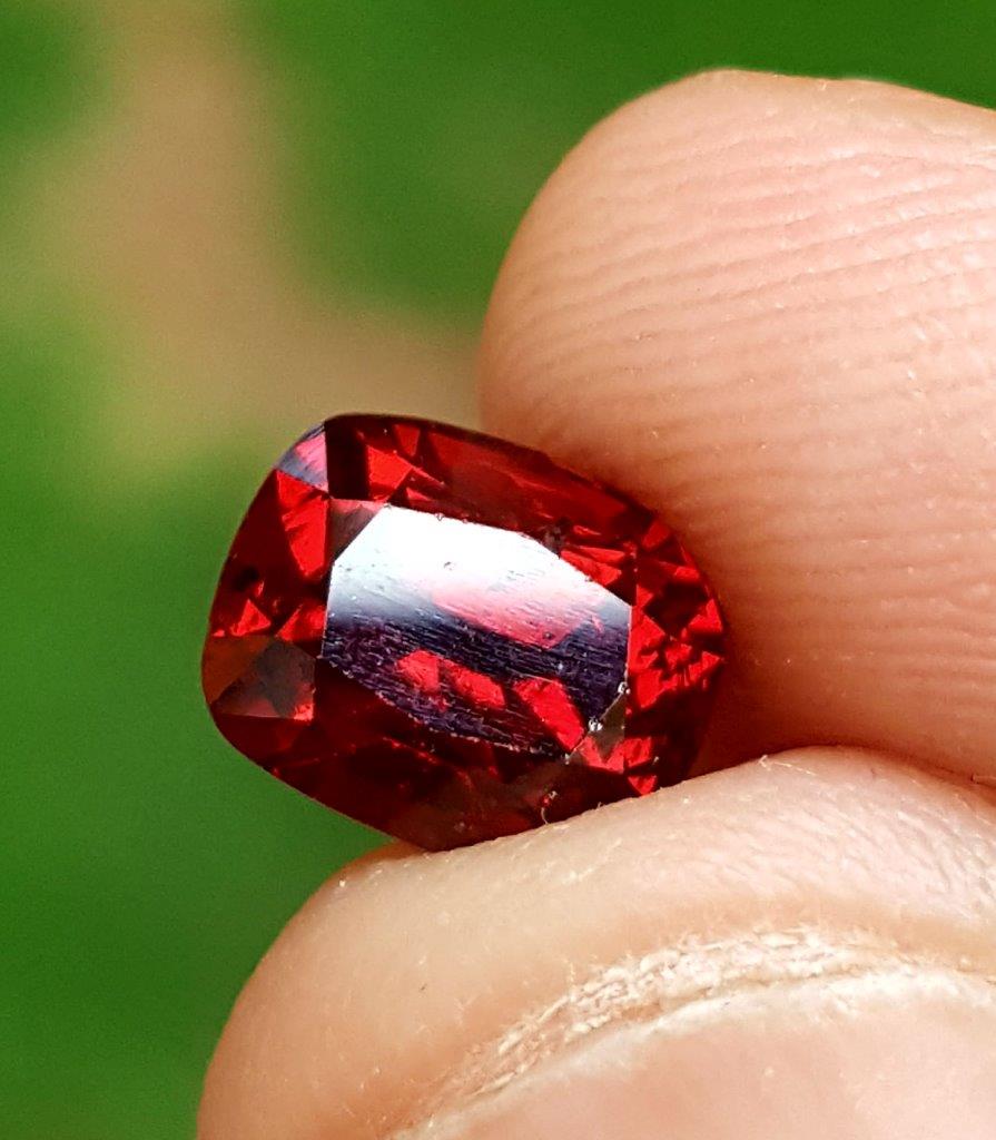 Pigeon Blood Rhodolite Garnet - 2.90 Carats (1 of 1)
