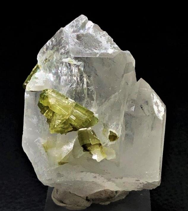 Natural Quartz With Tourmaline from Skardu - 65.9G: Natural Quartz With Tourmaline from Skardu - 65.9G - 50X40X35 mmShipping Rate: $23.00 .shipping rates are determined by Parcel weight and destination.Combined shipping: We offer combine shipping on mu