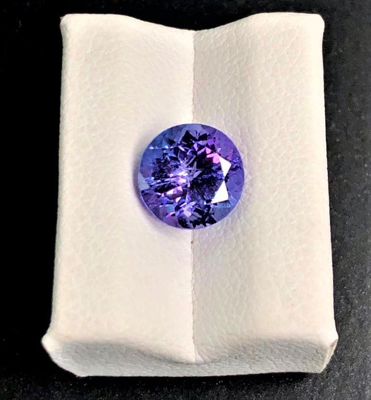 2.10 Carats Round Tanzanite: 2.10 Carats Round Tanzanite - 8X5 mmShipping Rate: $15.00 .shipping rates are determined by Parcel weight and destination.Combined shipping: We offer combine shipping on multiple items purchased to re
