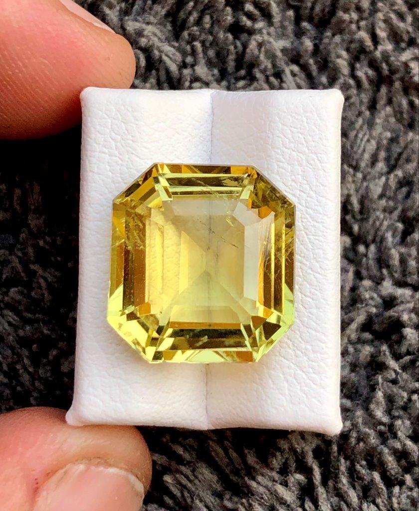 Flawless Lemon Quartz - 10.10 Carats - 15X14X8 mm: Flawless Lemon Quartz - 10.10 Carats - 15X14X8 mmShipping Rate: $15.00 .shipping rates are determined by Parcel weight and destination.Combined shipping: We offer combine shipping on multiple items pu