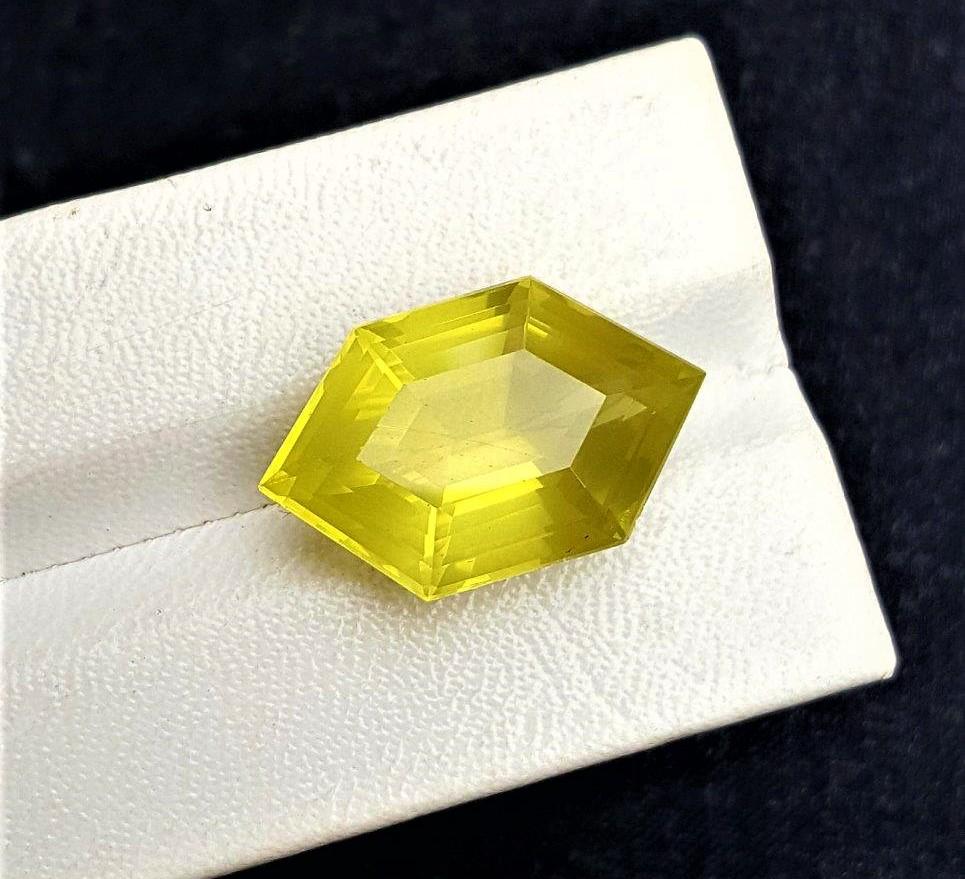 Lemon Quartz - 19.60 Carats: Lemon Quartz - 19.60 Carats - 24X15X11 mmShipping Rate: $15.00 .shipping rates are determined by Parcel weight and destination.Combined shipping: We offer combine shipping on multiple items purchased 