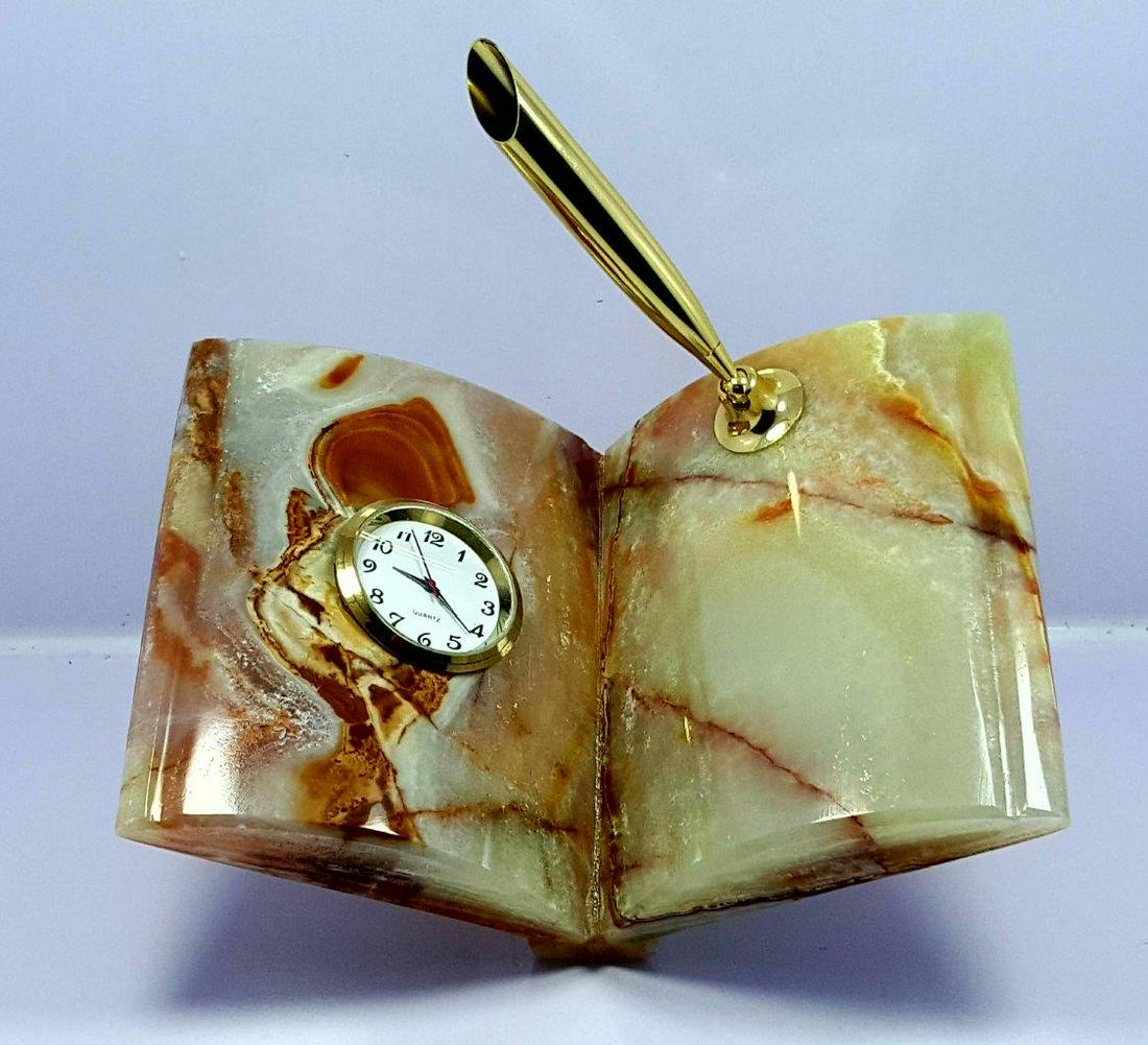 Onix Book Clock - 763.2 Grams (1 of 6)