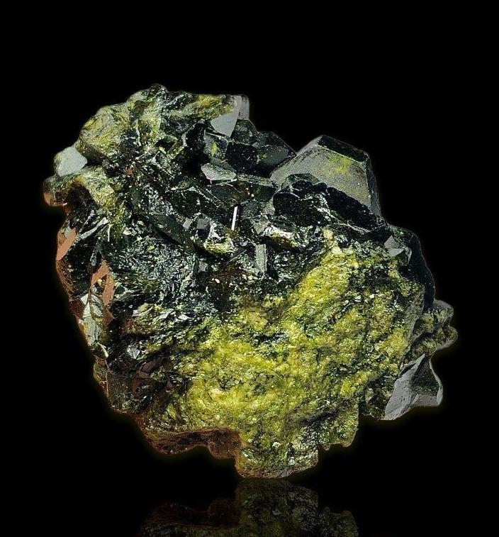 Epidote Specimen, Rocks, Collector - 59 Grams - 51X40X27 mm (1 of 2)