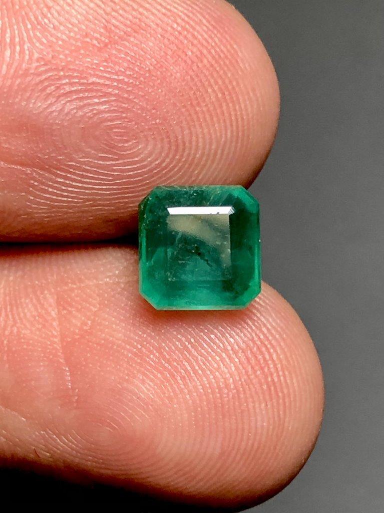 2.30 Carats Fine Quality Natural Emerald - 7X7X5 mm (1 of 6)