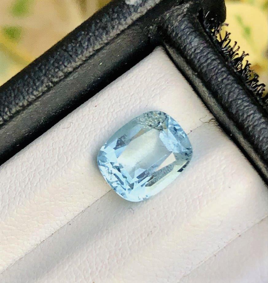 4.15 Carats Santa MAria Aquamarine - 10X9X7 mm (1 of 2)
