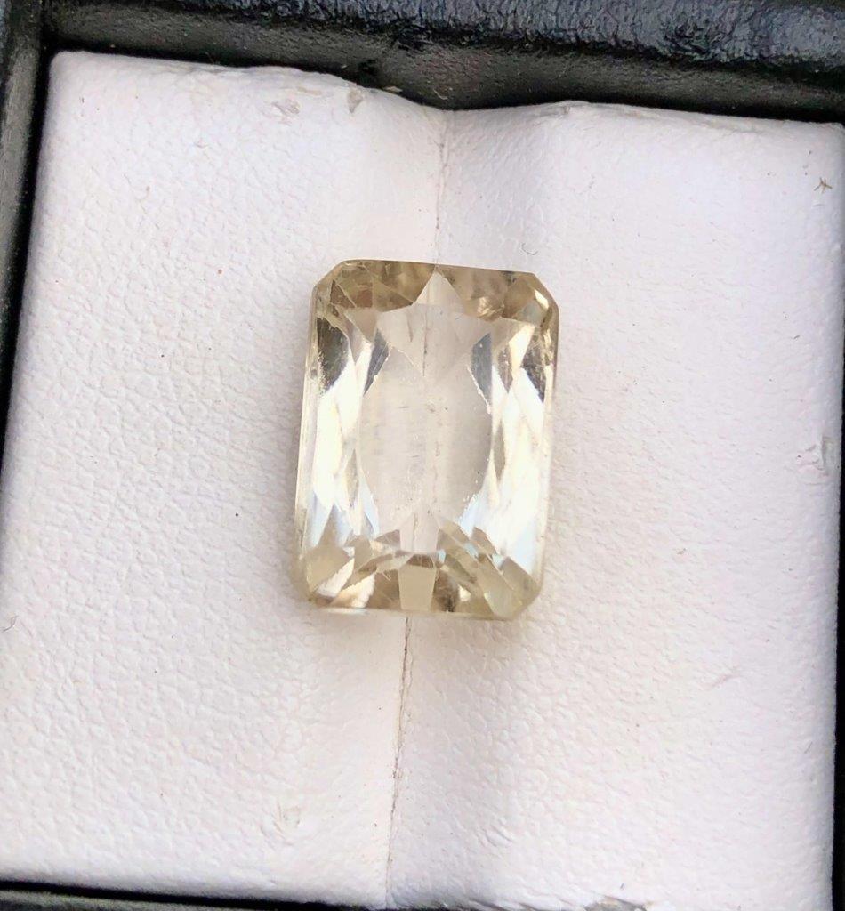 8.35 Carats Golden Peach Triphane Var Kunzite Loose Gemstone Emerald Cut - 13X10X7 mm (1 of 4)
