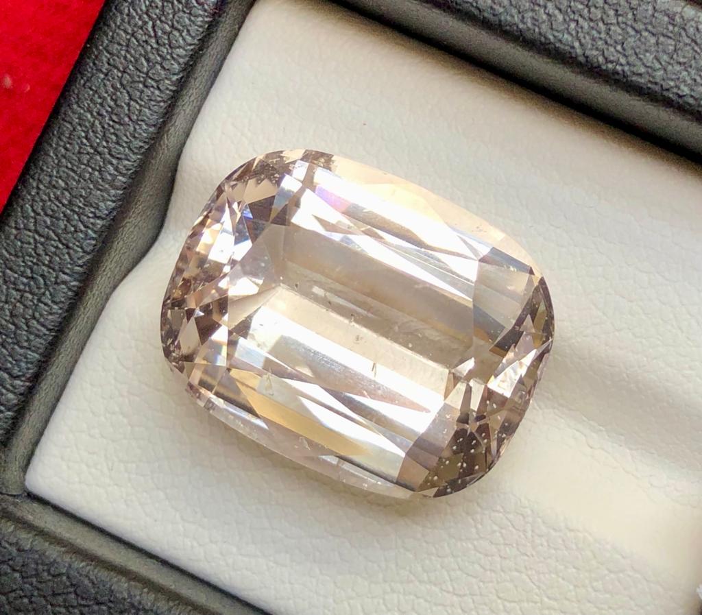 18.70 Carats Very Fine Quality Natural Morganite Gemstone - 19X15X10 mm: 18.70 Carats Very Fine Quality Natural Morganite Gemstone - 19X15X10 mmShipping Rate: $15.00 .shipping rates are determined by Parcel weight and destination.Combined shipping: We offer combine shippin