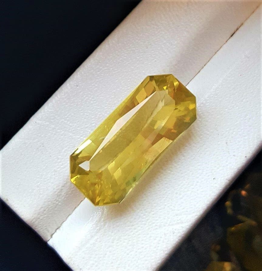 Loop Clean Lemon Quartz - 22.85 Carats: Loop Clean Lemon Quartz - 22.85 CaratsShipping Rate: $15.00 .shipping rates are determined by Parcel weight and destination.Combined shipping: We offer combine shipping on multiple items purchased to