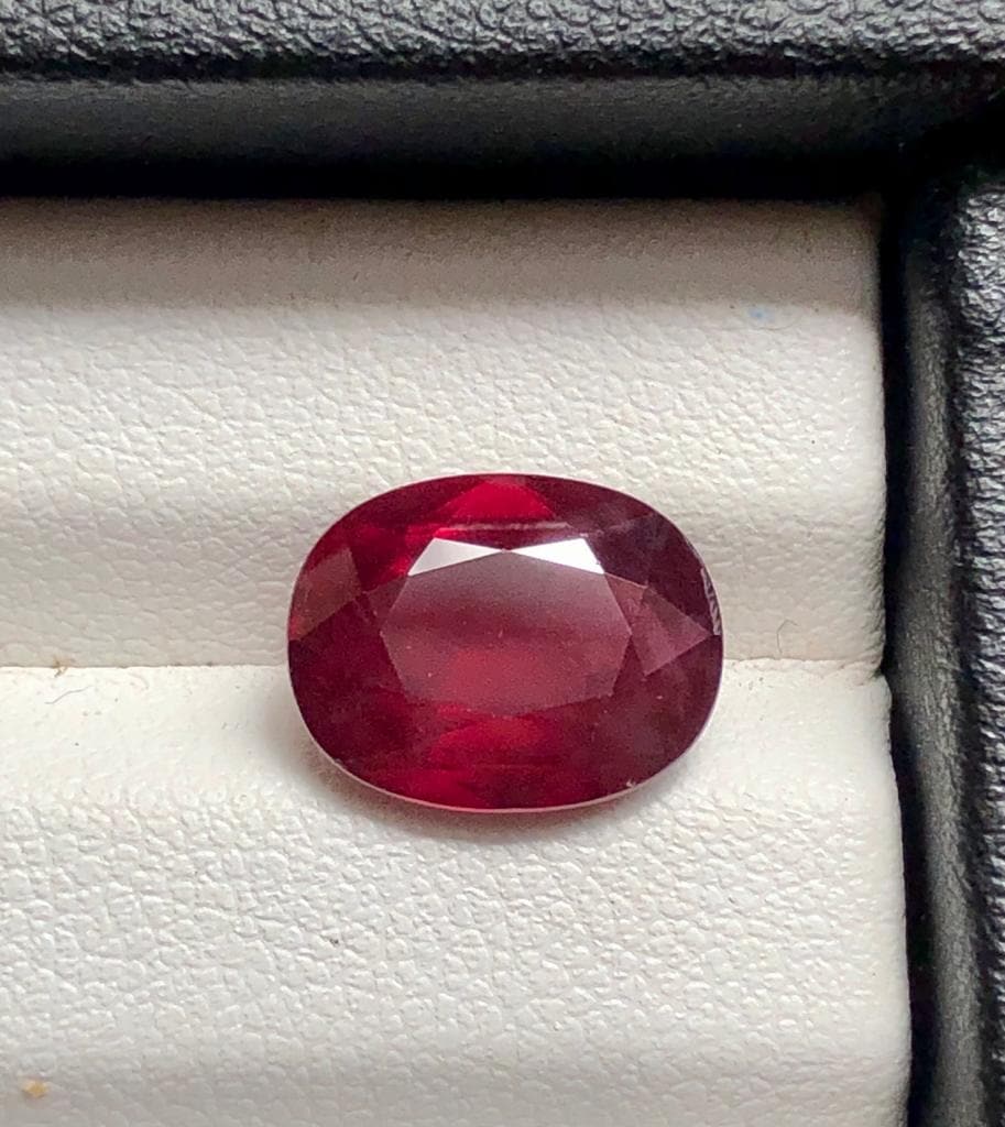 4.30 Carats Pigeon Blood Rhodolite Garnet Gemstone - 12X9X6 mm (1 of 4)