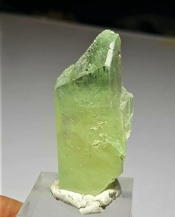 46 Grams Undamaged Kunzite: 46 Grams Undamaged KunziteShipping Rate: $23.00 .shipping rates are determined by Parcel weight and destination.Combined shipping: We offer combine shipping on multiple items purchased to reduce shipp