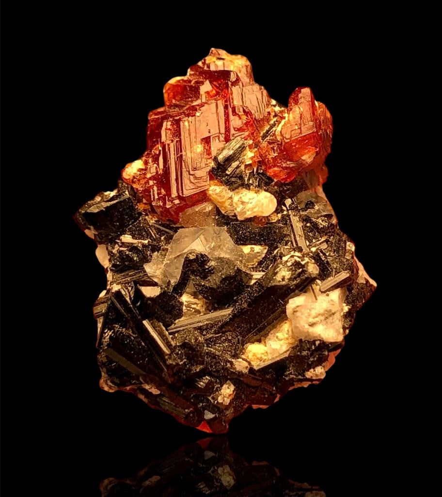 Garnet Mineral With Mother Rock - 4.32 Grams- 22X20X12 mm: Garnet Mineral With Mother Rock - 4.32 Grams- 22X20X12 mm Shipping Rate: $23.00 .shipping rates are determined by Parcel weight and destination.Combined shipping: We offer combine shipping on multiple