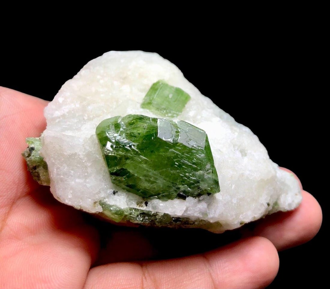 Rare Green Diopside On Matrix - 192.32 Grams - 80X59X44 mm (1 of 3)