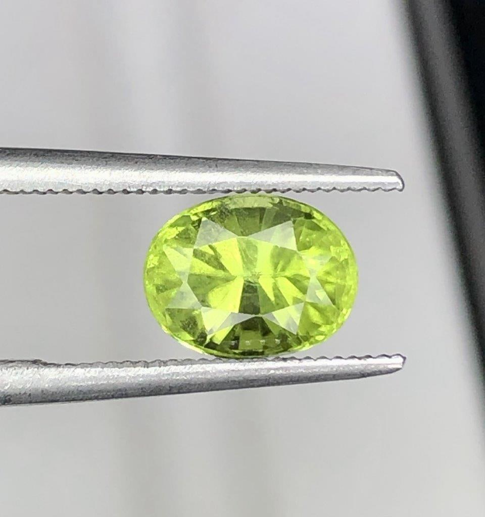3 Carats Natural Peridot Gemstone for ring - 10X7X6 mm (1 of 3)