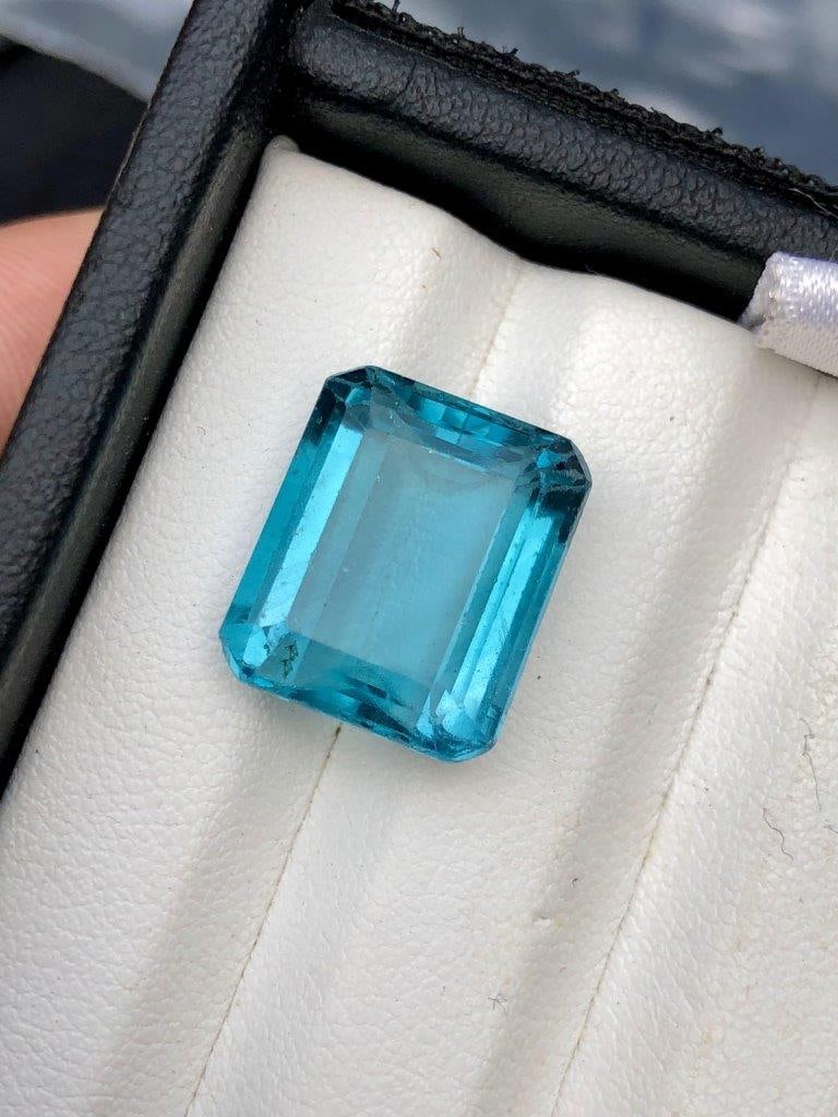 Emerald Cut Parrot Green Natural Fluorite Gemstone - 17.10 Carats - 15X13X8 mm: Emerald Cut Parrot Green Natural Fluorite Gemstone - 17.10 Carats - 15X13X8 mm Shipping: