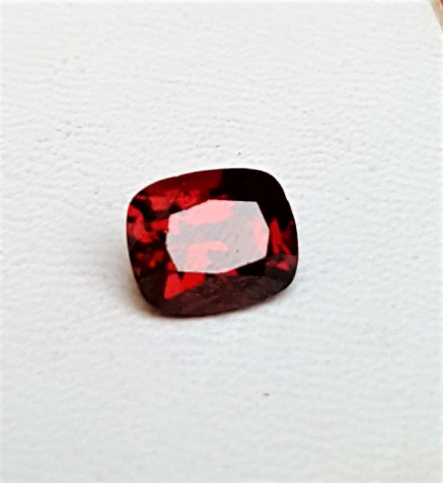 Rhodolite Garnet - 2.85 Carats: Rhodolite Garnet - 2.85 CaratsShipping Rate: $15.00 .shipping rates are determined by Parcel weight and destination.Combined shipping: We offer combine shipping on multiple items purchased to reduce s