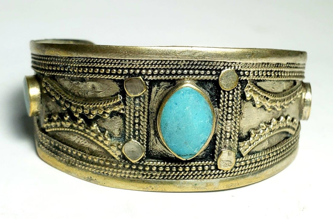 Old Style Chinese Torquoise Gale Bangle: Lovely Old Style Chinese Torquoise Gale Bangle Shipping: $23.00. Shipping rates are determined by Parcel weight and destination.