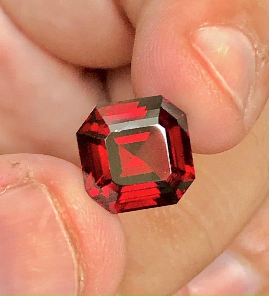 9.35 Carats Rhodolite Garnet - 12X12X8 mm: 9.35 Carats Rhodolite Garnet - 12X12X8 mm Shipping Rate: $15.00 .shipping rates are determined by Parcel weight and destination.Combined shipping: We offer combine shipping on multiple items purchased