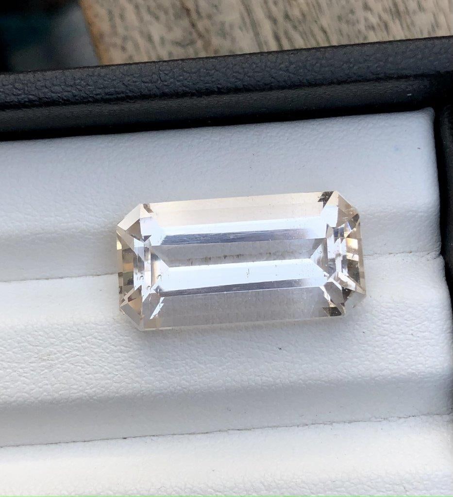 7.85 Carats Golden Morganite Emerald Cut - 16X10X7 mm: 7.85 Carats Golden Morganite Emerald Cut - 16X10X7 mmShipping Rate: $15.00 .shipping rates are determined by Parcel weight and destination.Combined shipping: We offer combine shipping on multiple item