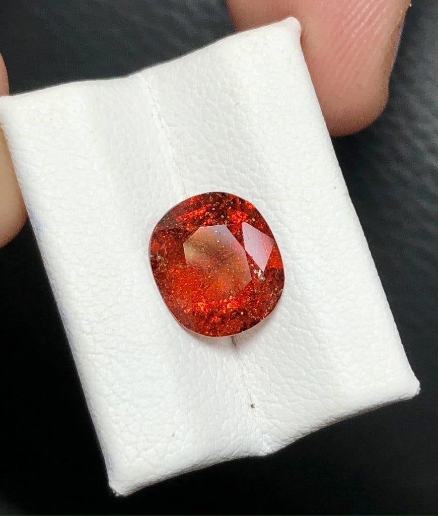 Natural Cushion Cut Hessonite Garnet - 2.40 Crts - 9X8X5 mm (1 of 3)
