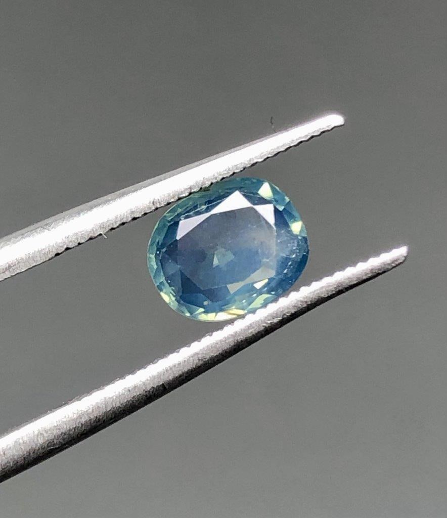 0.95 Carats Party Sapphire - 7X5X3 mm (1 of 4)