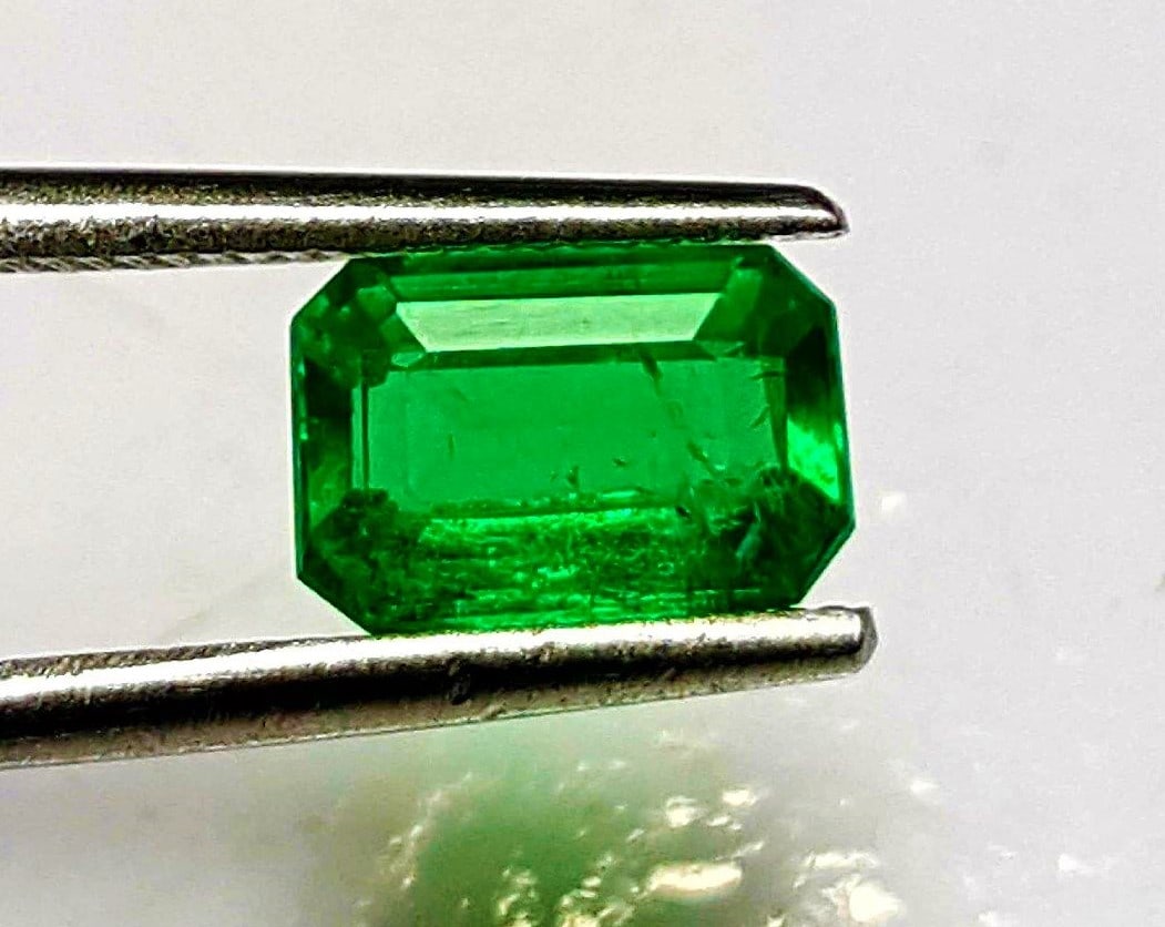 AAA Quality Natural Emerald With Amazing Clarity - 1 Carats - 7X5X3 mm: AAA Quality Natural Emerald With Amazing Clarity - 1 Carats - 7X5X3 mmShipping Rate: $15.00 .shipping rates are determined by Parcel weight and destination.Combined shipping: We offer combine shipping