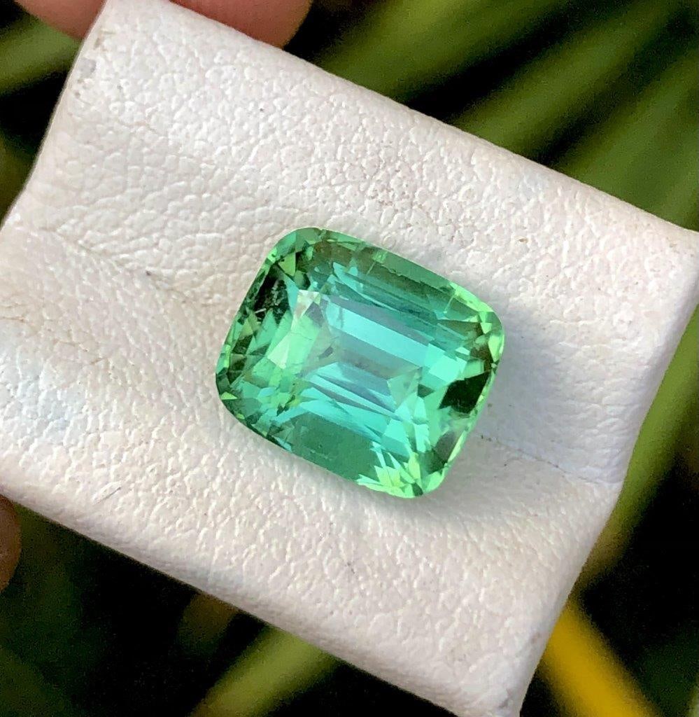 Top Quality Greenish Blue Tourmaline VVS Clarity - 4.10 Carats - 10X8X7 mm (1 of 5)