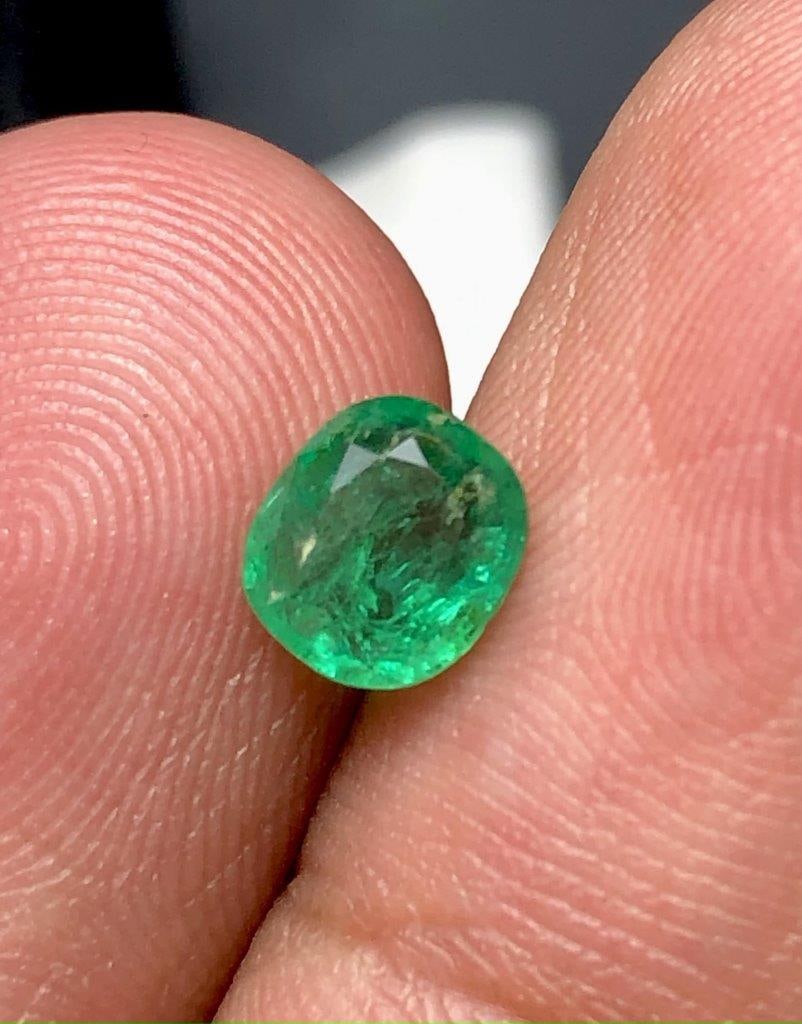 0.80 Carats Vivid Green Natural Emerald - 6X5X3 mm (1 of 2)