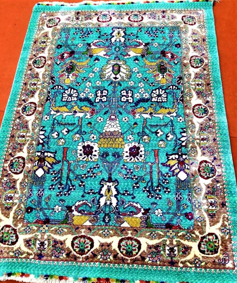 Traditional Persian Rug: Traditional Persian Rug - 4'X6'Shipping rates are determined by Parcel weight and destination.Combined shipping: We offer combine shipping on multiple items purchased to reduce shipping cost.