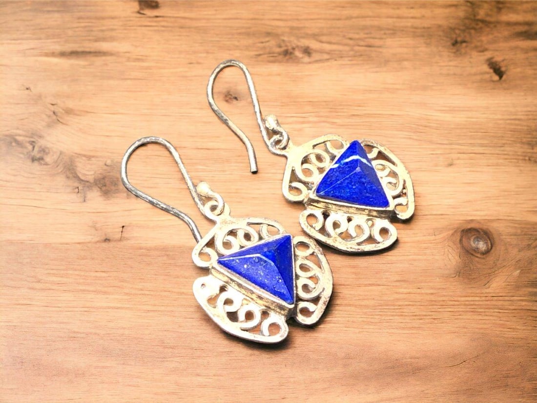 Very Fine Quality Lapis Lazuli Earrings in Silver: Very Fine Quality Lapis Lazuli Earrings in Silver Shipping: $23.00. Shipping rates are determined by Parcel weight and destination.