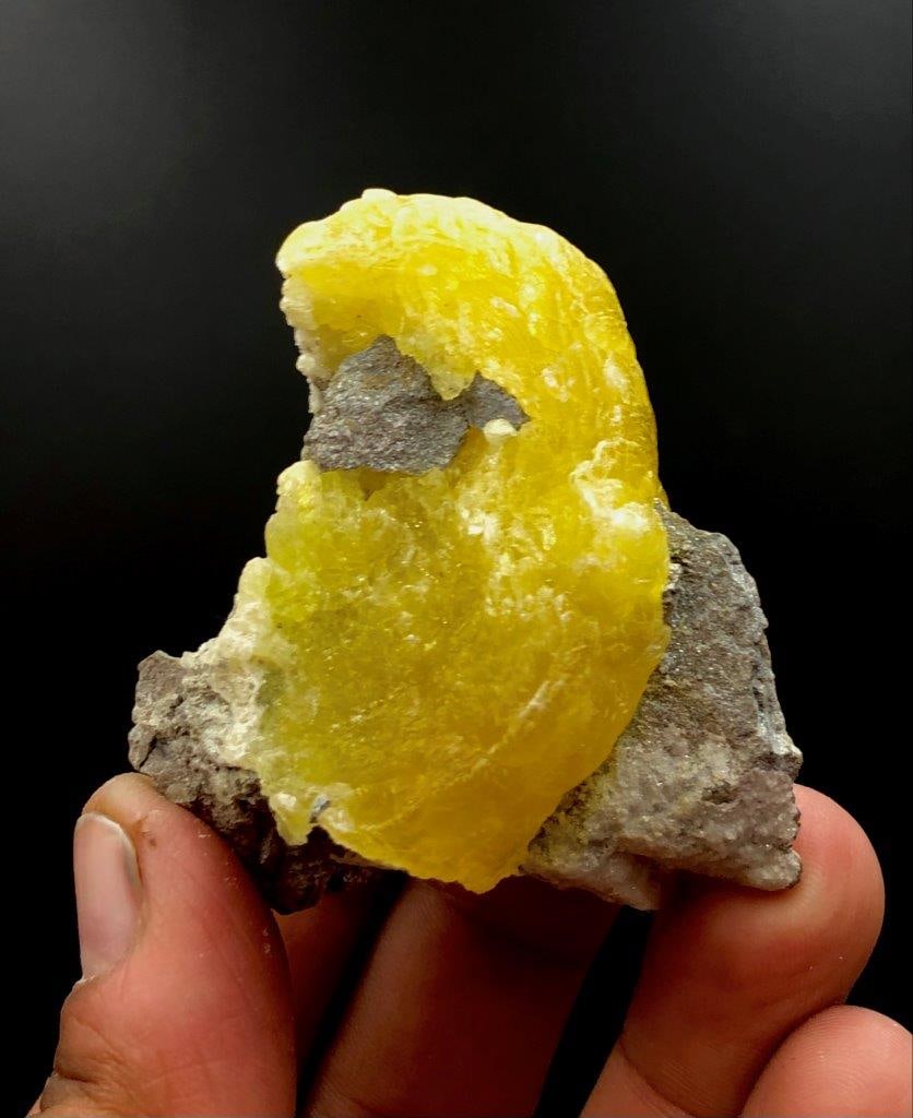 Brucite Mineral From Pakistan - 67.18G: Brucite Mineral From Pakistan - 67.18G - 59X47X32 mmShipping Rate: $23.00 .shipping rates are determined by Parcel weight and destination.Combined shipping: We offer combine shipping on multiple items