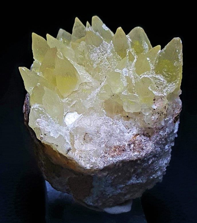 106 Grams dogtooth Calcite Crystals On Matrix (1 of 3)
