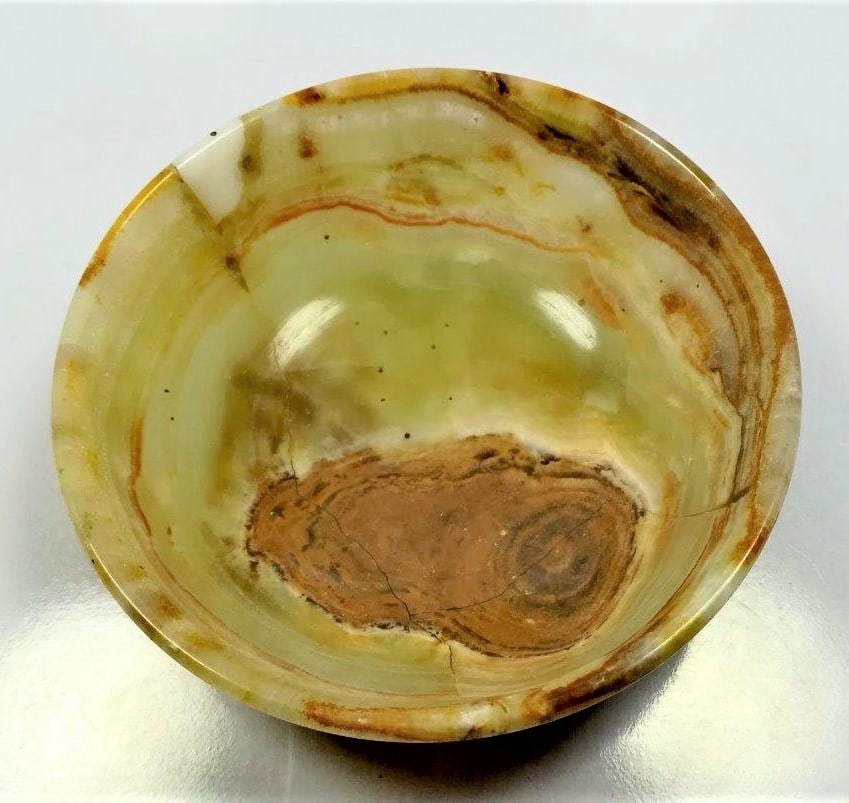 Vintage Green Onyx Trinket Dish - 162 Grams: Vintage Green Onyx Trinket Dish - 76.5X76.5 - 162 GramsShipping Rate: $23.00 .shipping rates are determined by Parcel weight and destination.Combined shipping: We offer combine shipping on multiple it