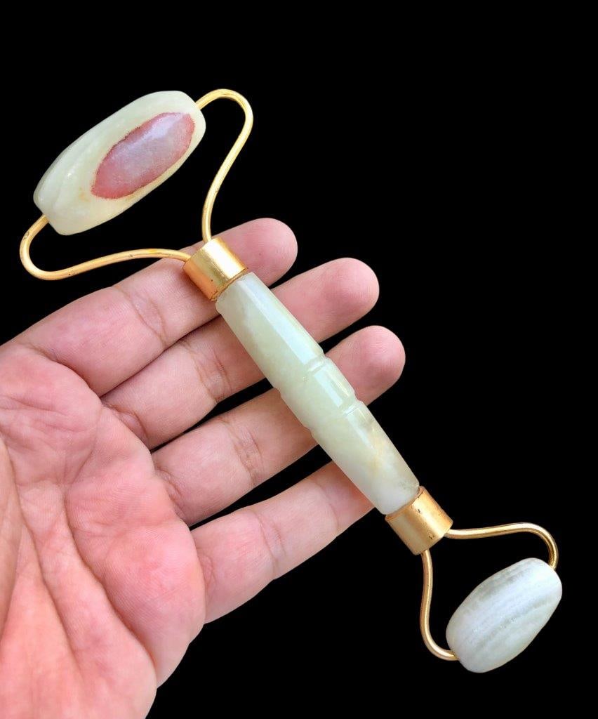 Green Oynx Massager Wand: Green Oynx Massager WandShipping Rate: $23.00 .shipping rates are determined by Parcel weight and destination.Combined shipping: We offer combine shipping on multiple items purchased to reduce shippin
