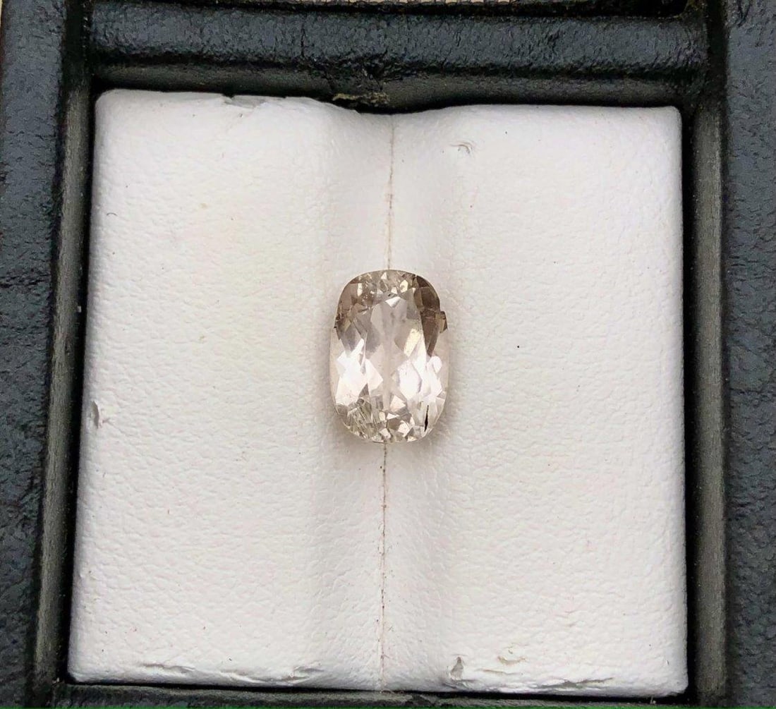 4.10 Carats Golden Peach Triphane Var Kunzite Loose Gemstone - 10X8X6 mm: 4.10 Carats Golden Peach Triphane Var Kunzite Loose Gemstone - 10X8X6 mmShipping: