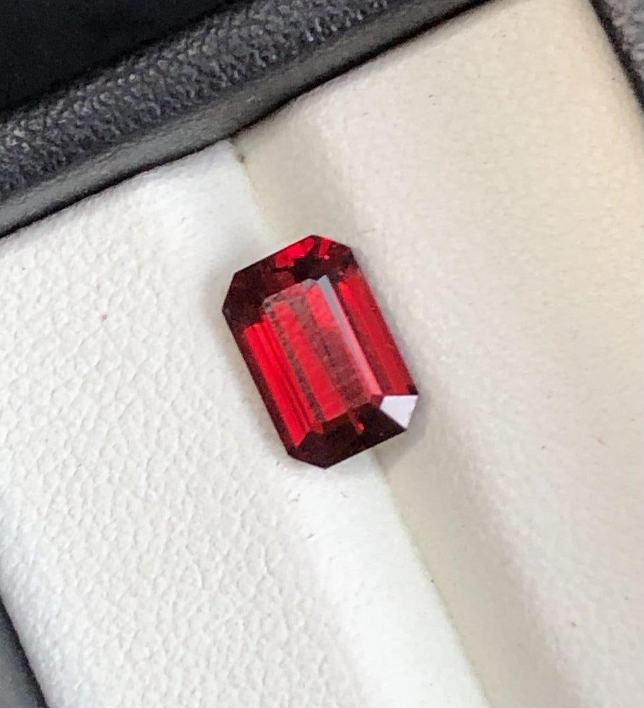 RHODOLITE GARNET GEMSTONE - 3.60 CARATS - 10X7X5 mm: RHODOLITE GARNET GEMSTONE - 3.60 CARATS - 10X7X5 mm Shipping: