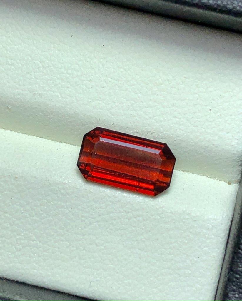 Flawless 2.70 Carats Natural Rhodolite Garnet Gemstone - 11X6X4 mm: Flawless 2.70 Carats Natural Rhodolite Garnet Gemstone - 11X6X4 mm Shipping: