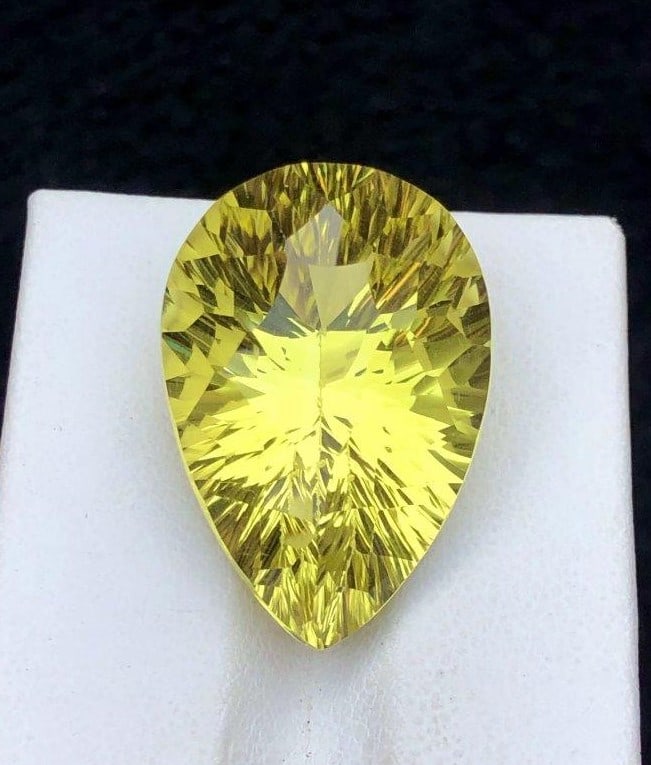 HIGH QUALITY NATURAL LEMON QUARTZ - 30.90 carats - 25X18X15 mm: HIGH QUALITY NATURAL LEMON QUARTZ - 30.90 carats - 25X18X15 mm Shipping: