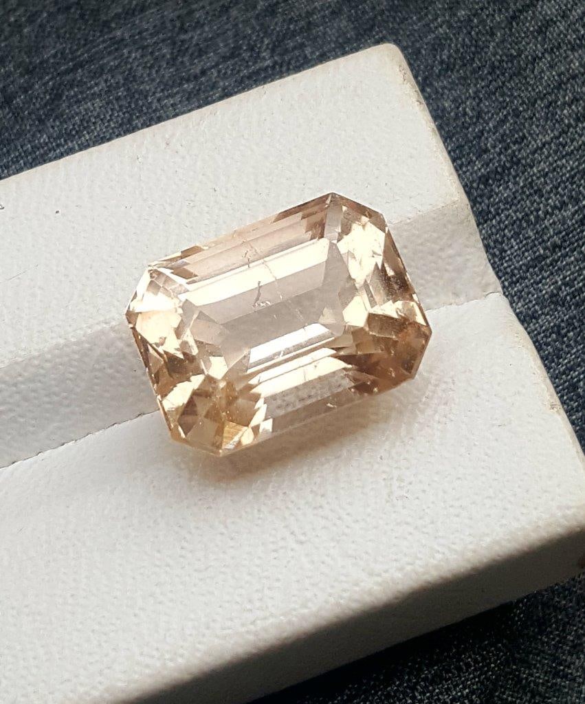 Paired Golden Topaz Semi Precious stones - 22.80 Carats: Paired Golden Topaz Semi Precious stones - 22.80 Carats - 18X13X11 mmShipping Rate: $15.00 .shipping rates are determined by Parcel weight and destination.Combined shipping: We offer combine shipping 