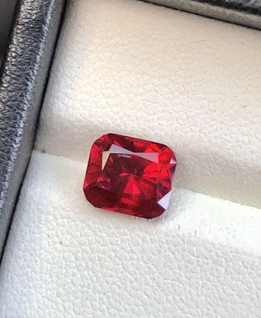 2.45 Carats Natural Rhodolite Garnet Gemstone - 8X7X5 mm: 2.45 Carats Natural Rhodolite Garnet Gemstone - 8X7X5 mm Shipping: