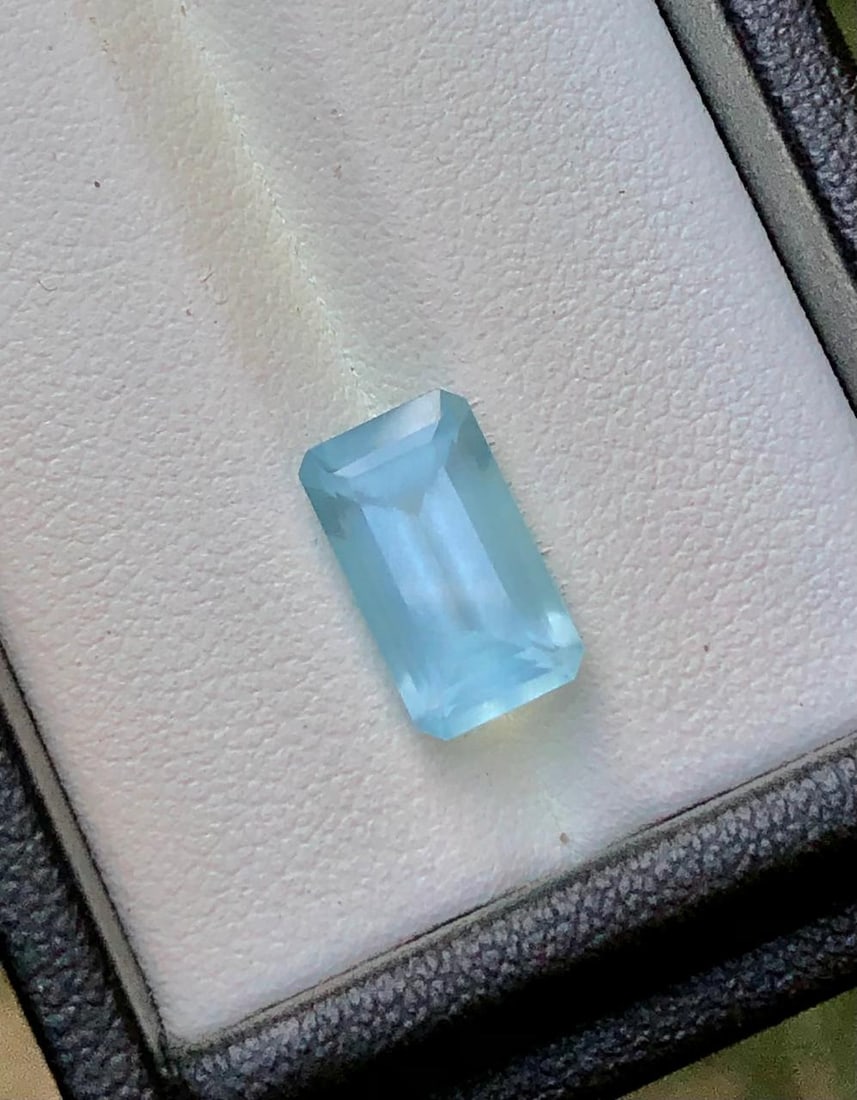 3.60 Carats Emerald Cut Aquamarine Gemstone - 12X7X6 mm (1 of 4)